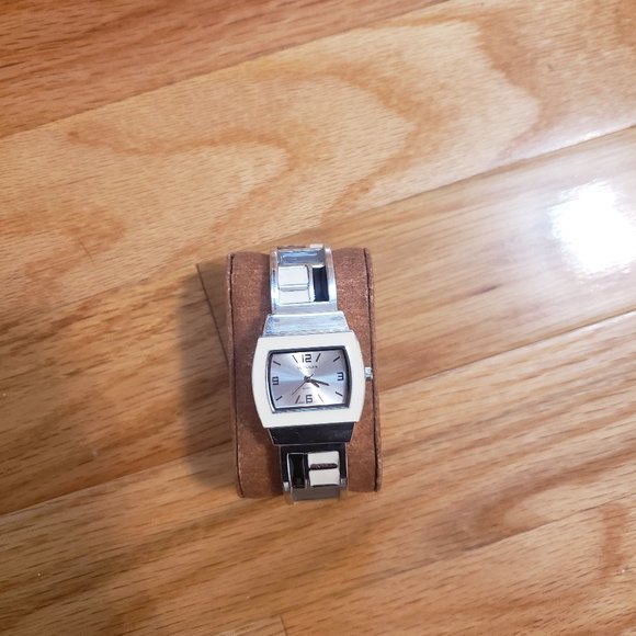 Versales Watch - Picture 5 of 5